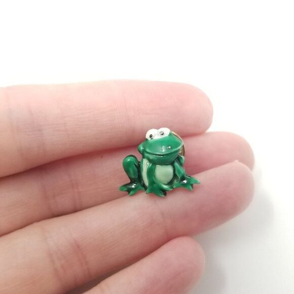 Vintage Little Green Frog Lapel Pin, Enamel Brooch, Little Toad, Cute, Smile - Picture 1 of 6